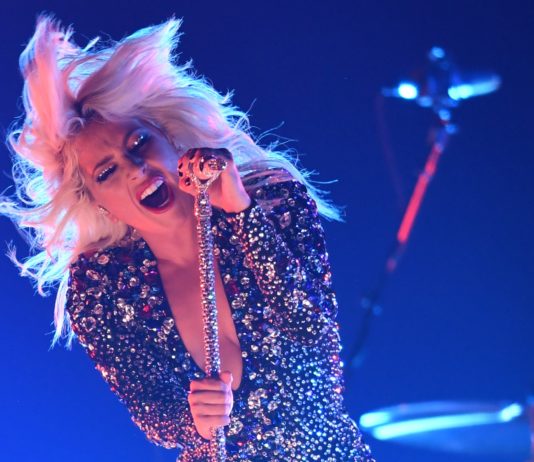 lady gaga beat saber