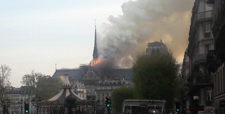 notre dame vr fire